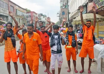 Kanwariyas (Lord Shiva devotees) arrive after filling their pots with ganga water from Sultanganj during the annual 'Kanwar Yatra' in Deoghar. (ANI file)