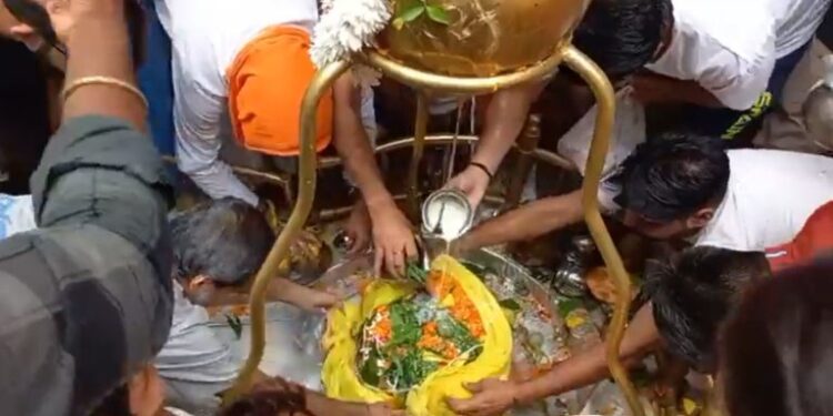 Prayers being offered at Aap Shambu Temple, on the last Monday of the holy month of 'Sawan'