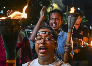 West Bengal junior doctors resume total 'cease work' demanding safety, security