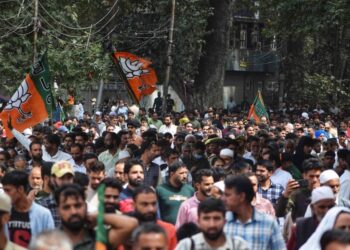 Huge number of people including, BJP party supporters and workers participated in PM Modi Rally in Srinagar. Photo: Ubaid Mukhtar