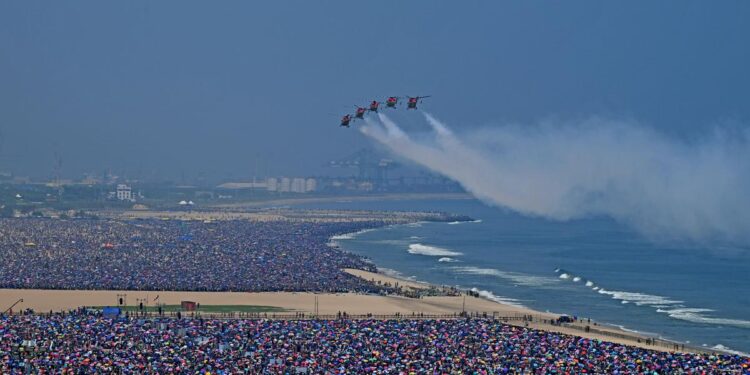 Crowds gathered at the Marina Beach to witness the air show. | Screengrab via Indian Air Force/@IAF_MCC