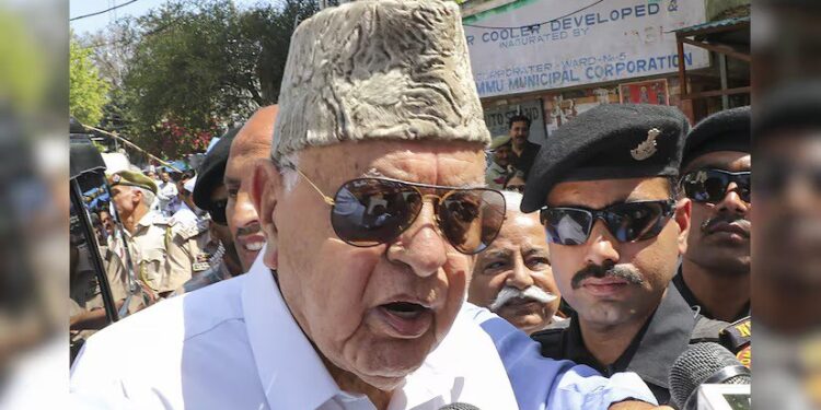 Farooq Abdullah, who visited the city's Raghunath bazaar late at night, took a dig at the those executing the Jammu Smart City project