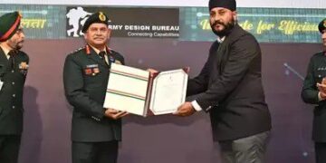 Gurvinder Singh (in black turban). Chief of army staff General Upendra Dwivedi conferred chief of commendation card on him on the spot on the occasion.