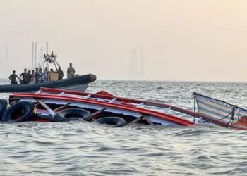 A boat carrying 85 passengers capsizes near the Gateway of India, in Mumbai on Wednesday.(Indian Coast Guard)