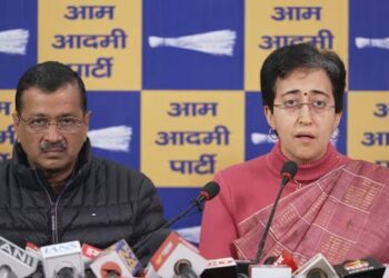 Delhi Chief Minister Atishi (R) and AAP national convener Arvind Kejriwal