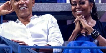 Former US president Barack Obama with wife Michelle Obama.