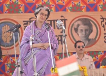 Kangana Ranaut plays Indira Gandhi in Emergency.(Twitter)