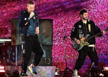 Coldplay's India visit, which is a part of their "Music of the Spheres World Tour," began with a concert in Mumbai.